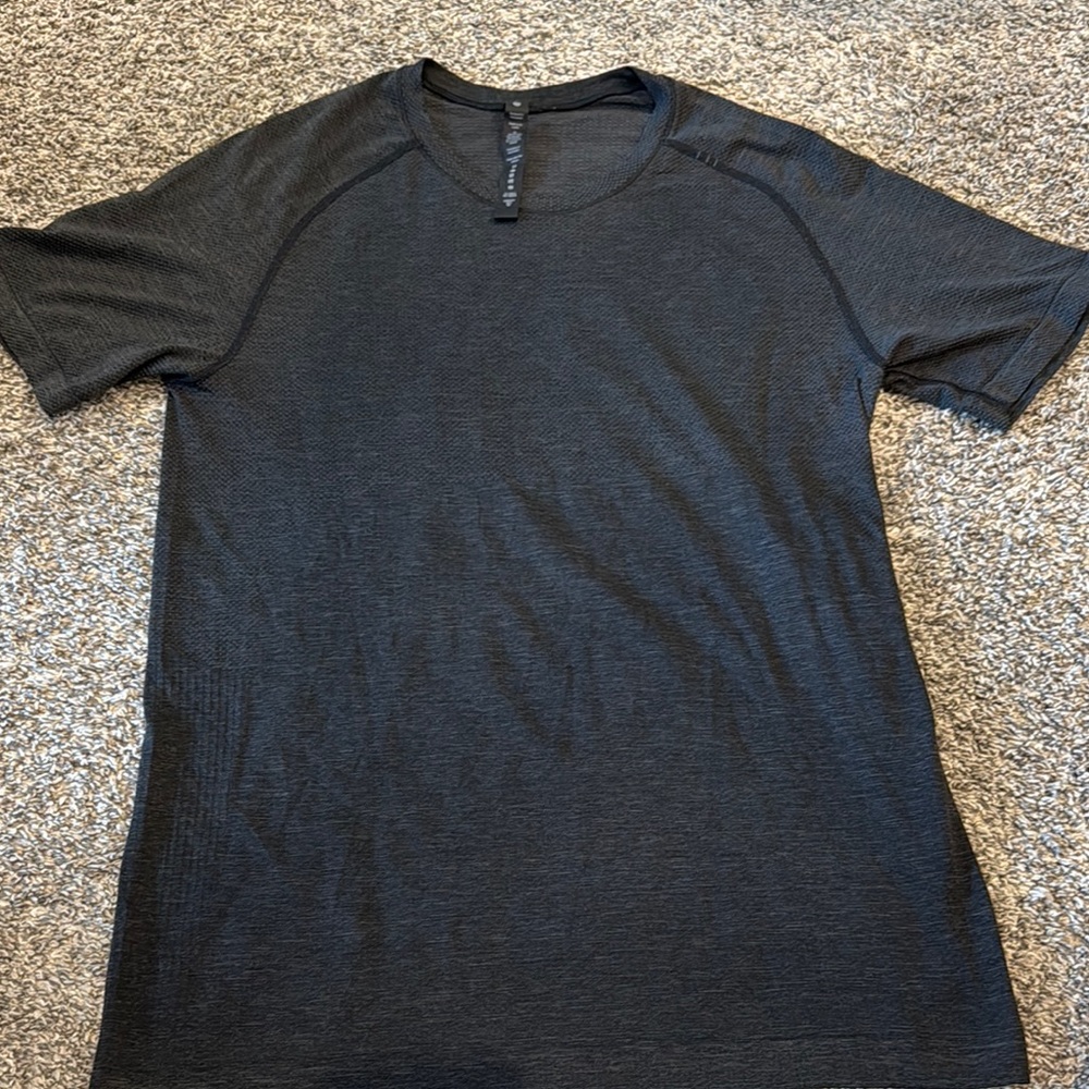 Lululemon Athletica metal vent tech Short Sleeve shirt